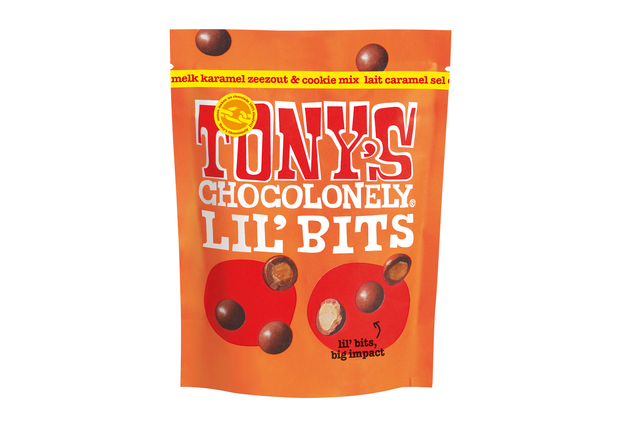 Chocolade Tony&apos;s Chocolonely Lil&apos;Bits melk karamel zeezout biscuit 120 gram afbeelding