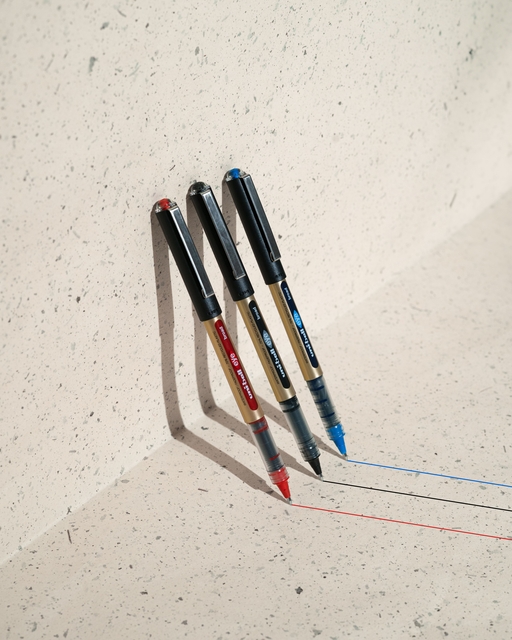 Rollerpen Uni-ball Eye eco 150E breed rood — Foto 2 van 2