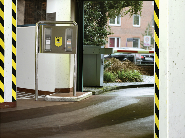 Waarschuwings- en markeringstape tesa® Signal Universal 66mx50mm geel/zwart — Foto 2 van 2