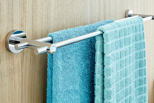 tesa® Exxcellent handdoekstang, zelfklevend, verchroomd, tijdloos ontwerp, 85 mm x 480 mm x 50 mm