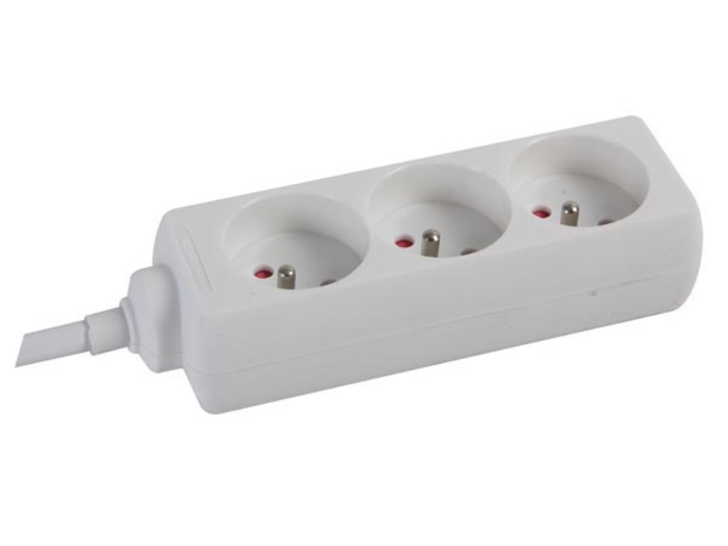 3-VOUDIGE STEKKERDOOS - 1.5 m KABEL - WIT - PENAARDE afbeelding