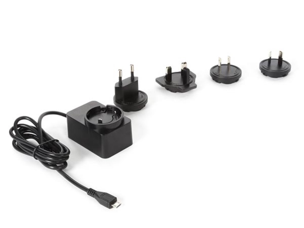 UNIVERSELE LADER MET MICRO-USB-AANSLUITING - 5 V - 2.5 A met 4 reisstekkers afbeelding